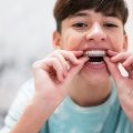 Ortodoncia invisible en la adolescencia: ¿cuándo es el momento ideal para empezar?